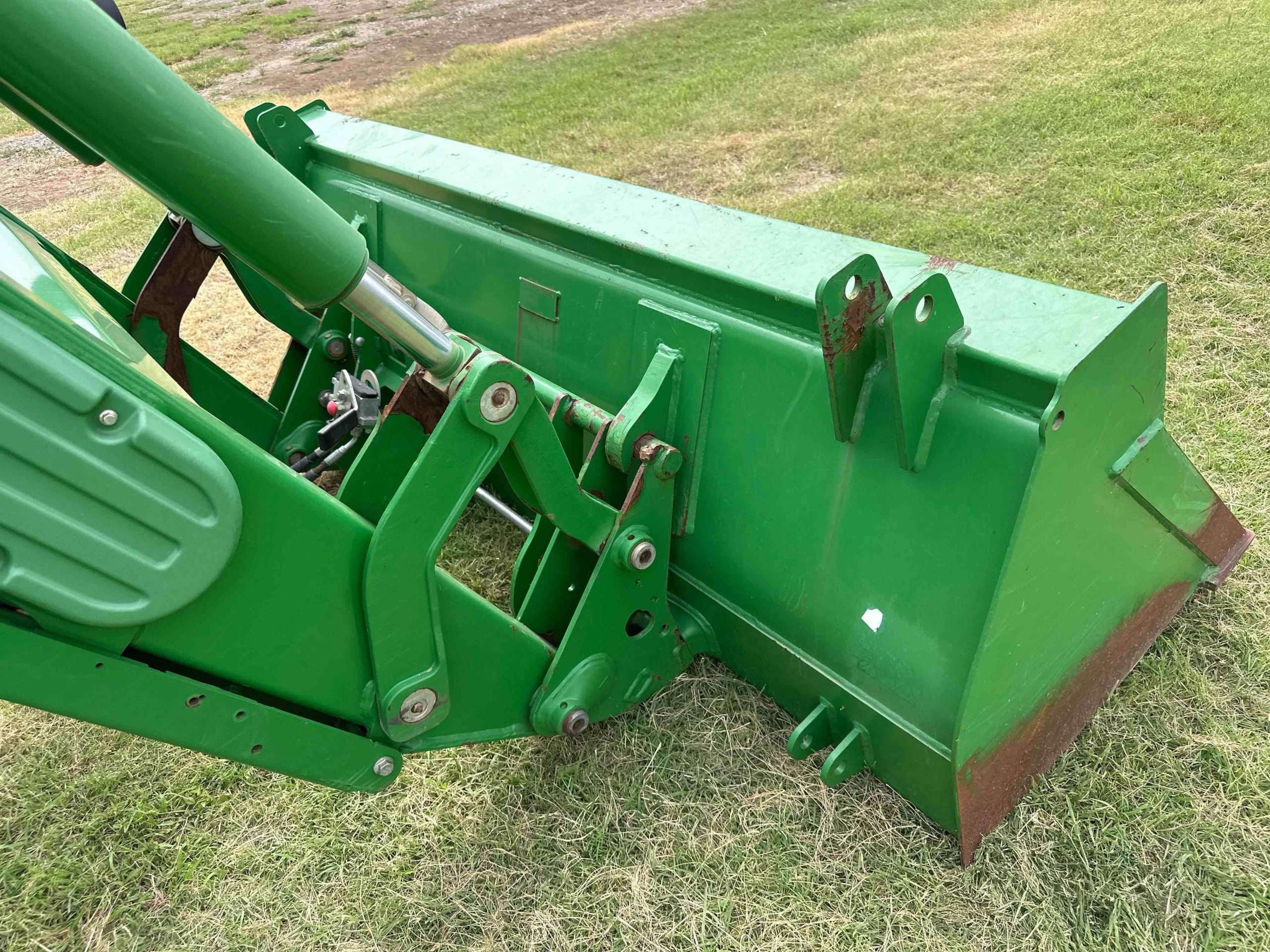 
								2017 John Deere 6155R MFWD Tractor W/Loader full									