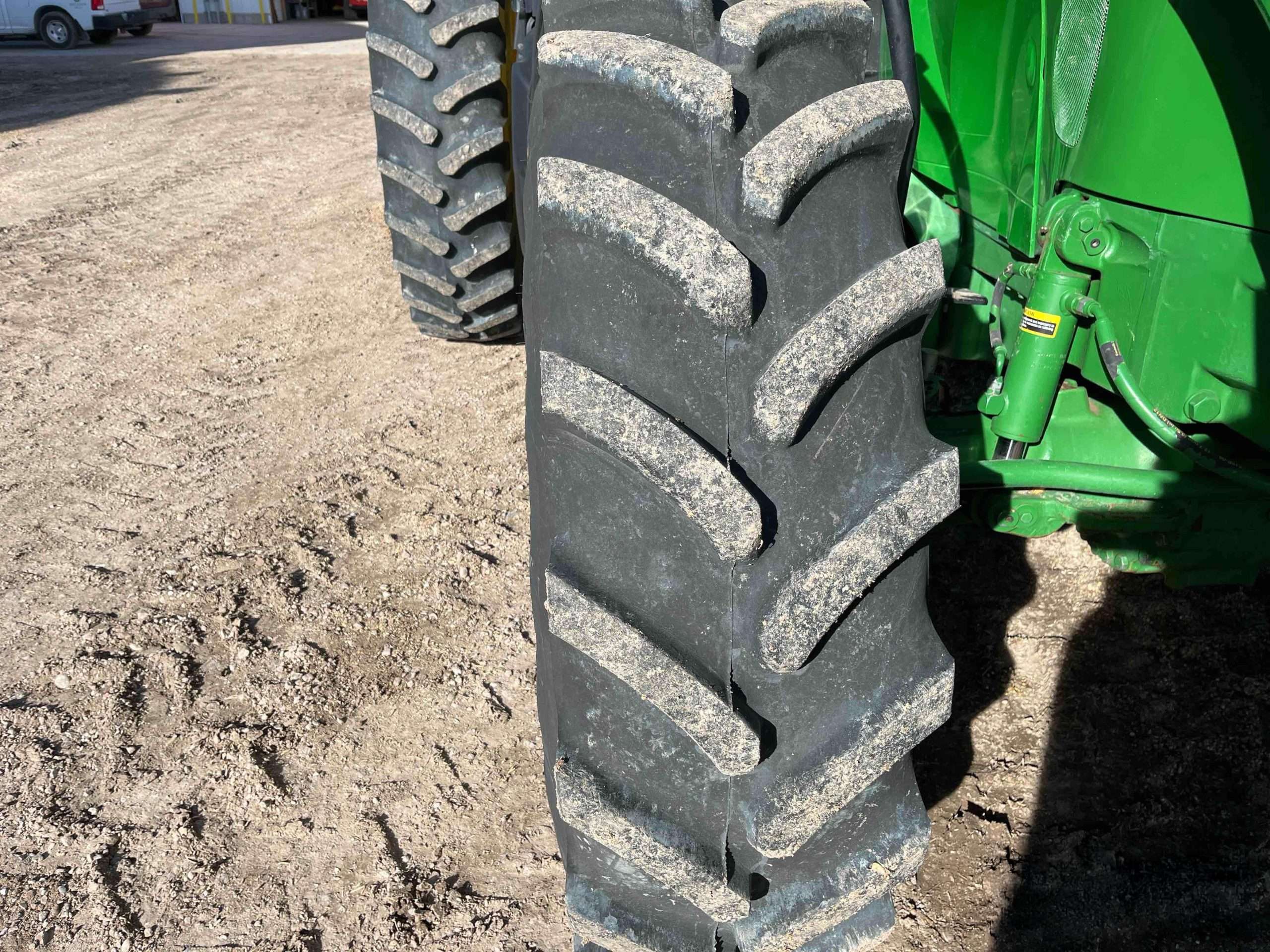 
								2015 John Deere 7210R MFWD Tractor W/Grapple Loader full									
