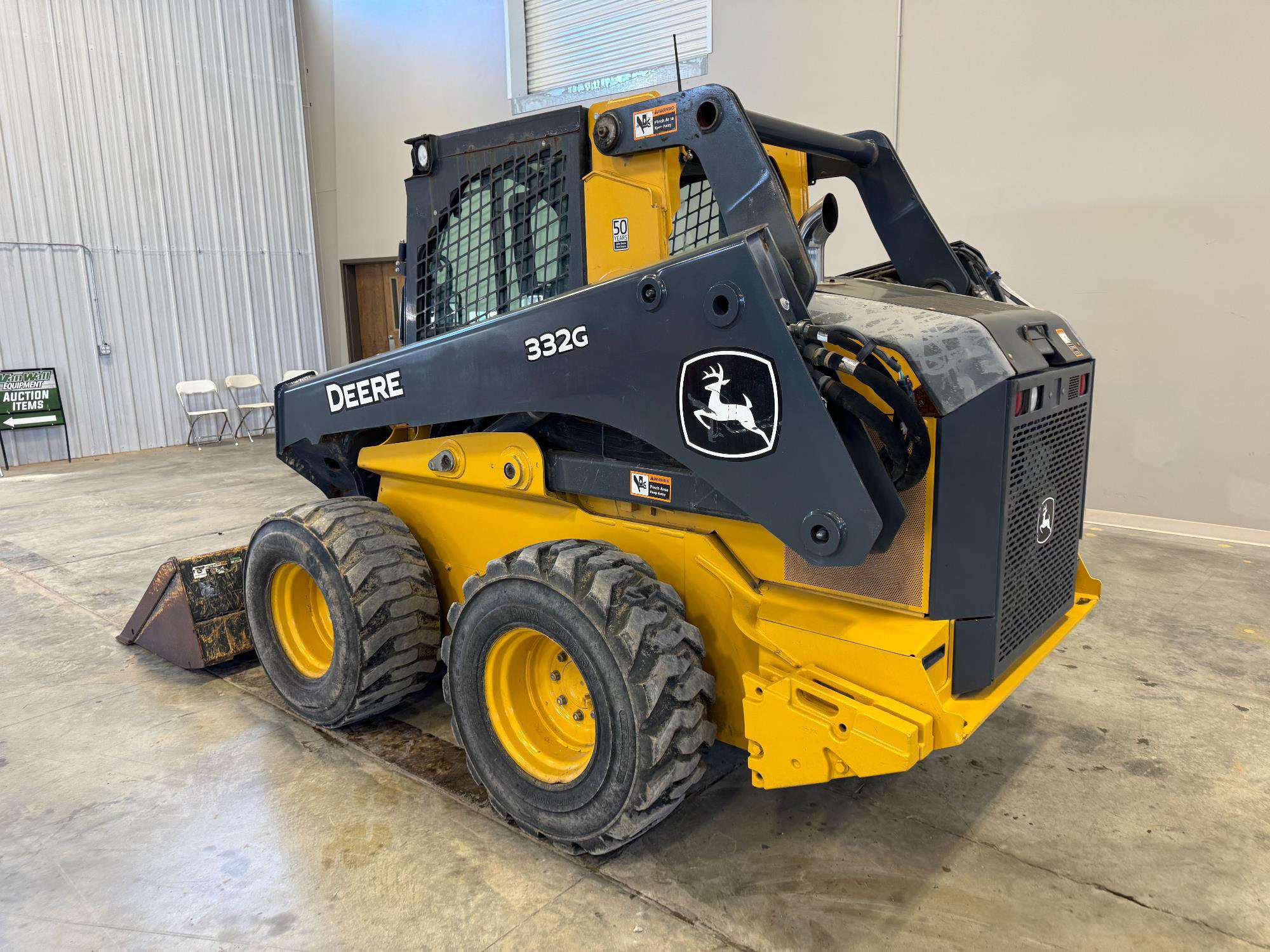 
								2021 John Deere 332G full									