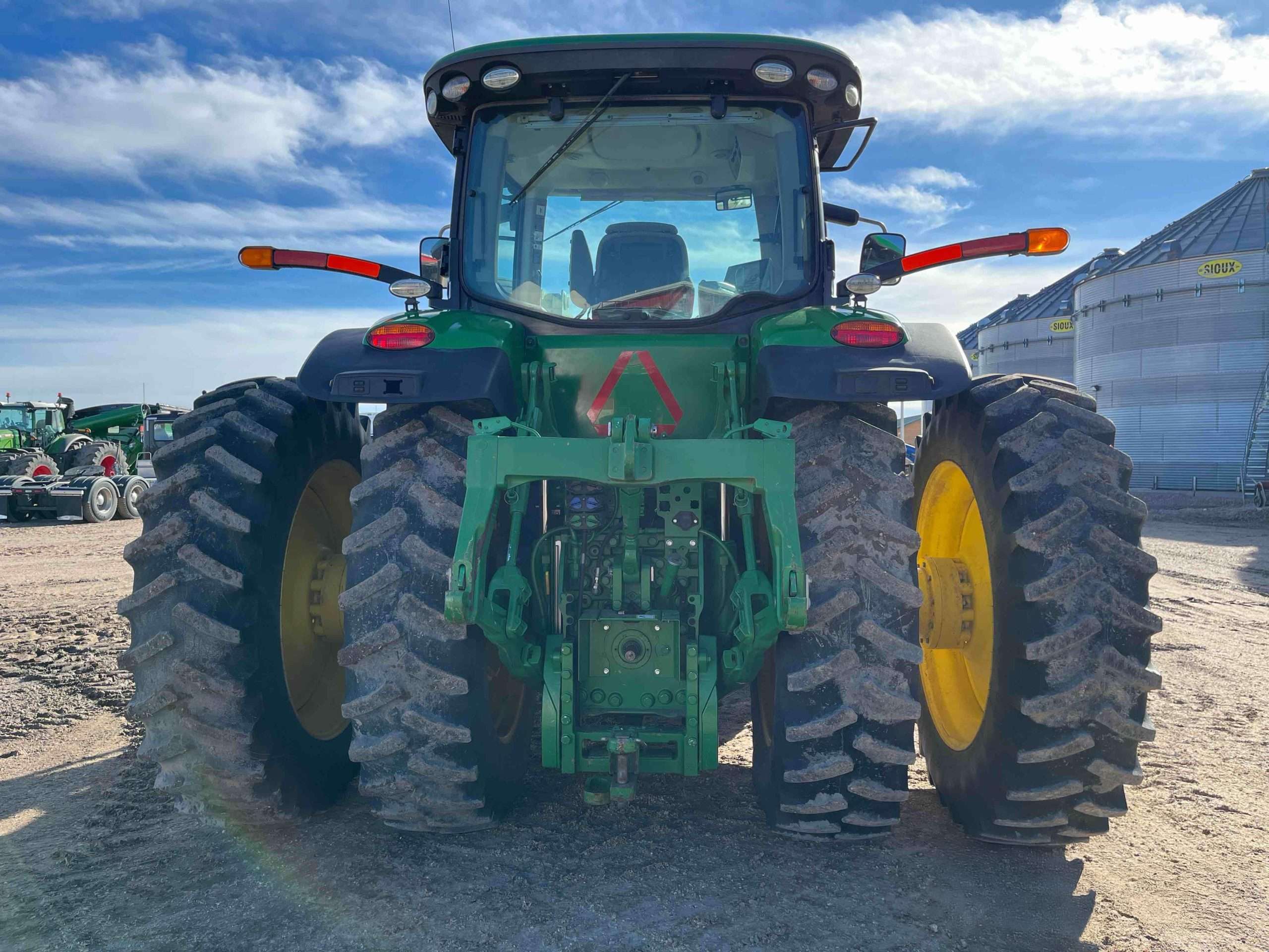 
								2015 John Deere 7210R MFWD Tractor W/Grapple Loader full									