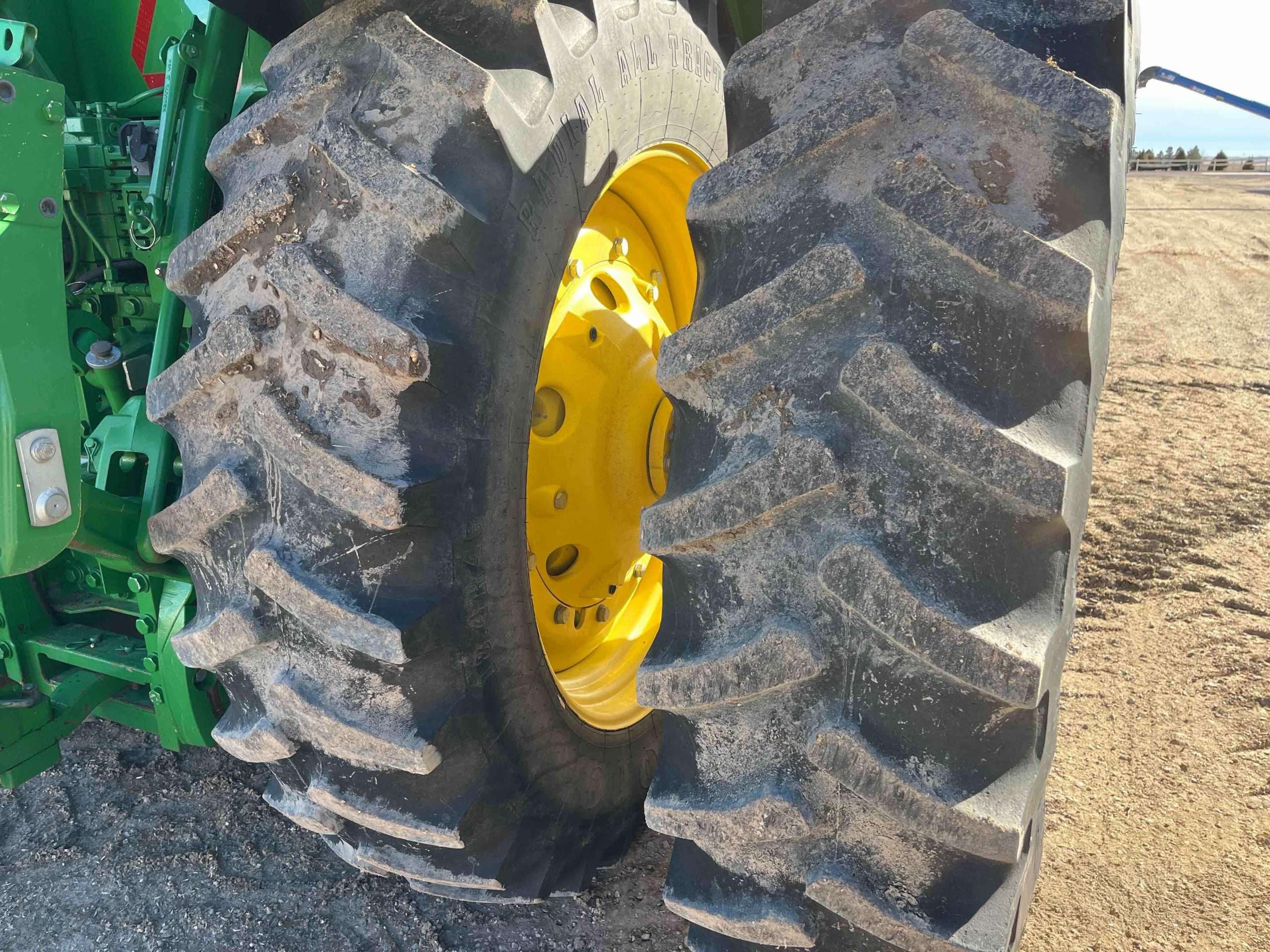 
								2015 John Deere 7210R MFWD Tractor W/Grapple Loader full									
