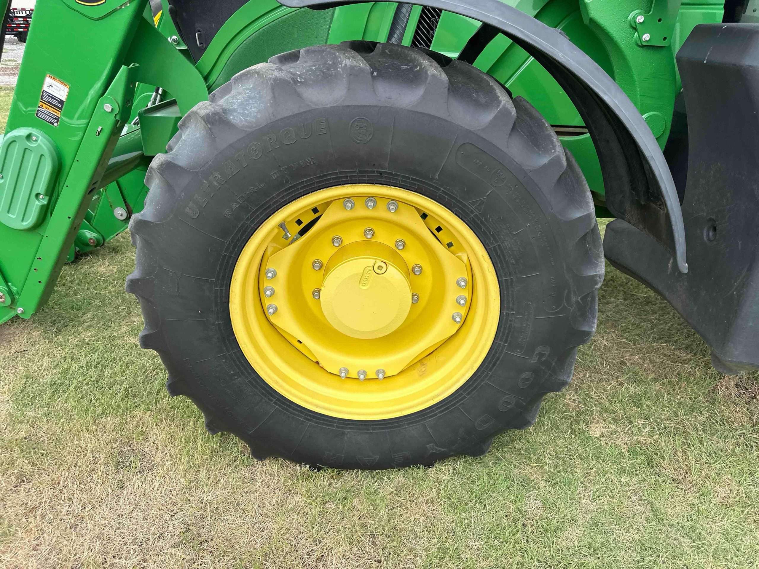 
								2017 John Deere 6155R MFWD Tractor W/Loader full									