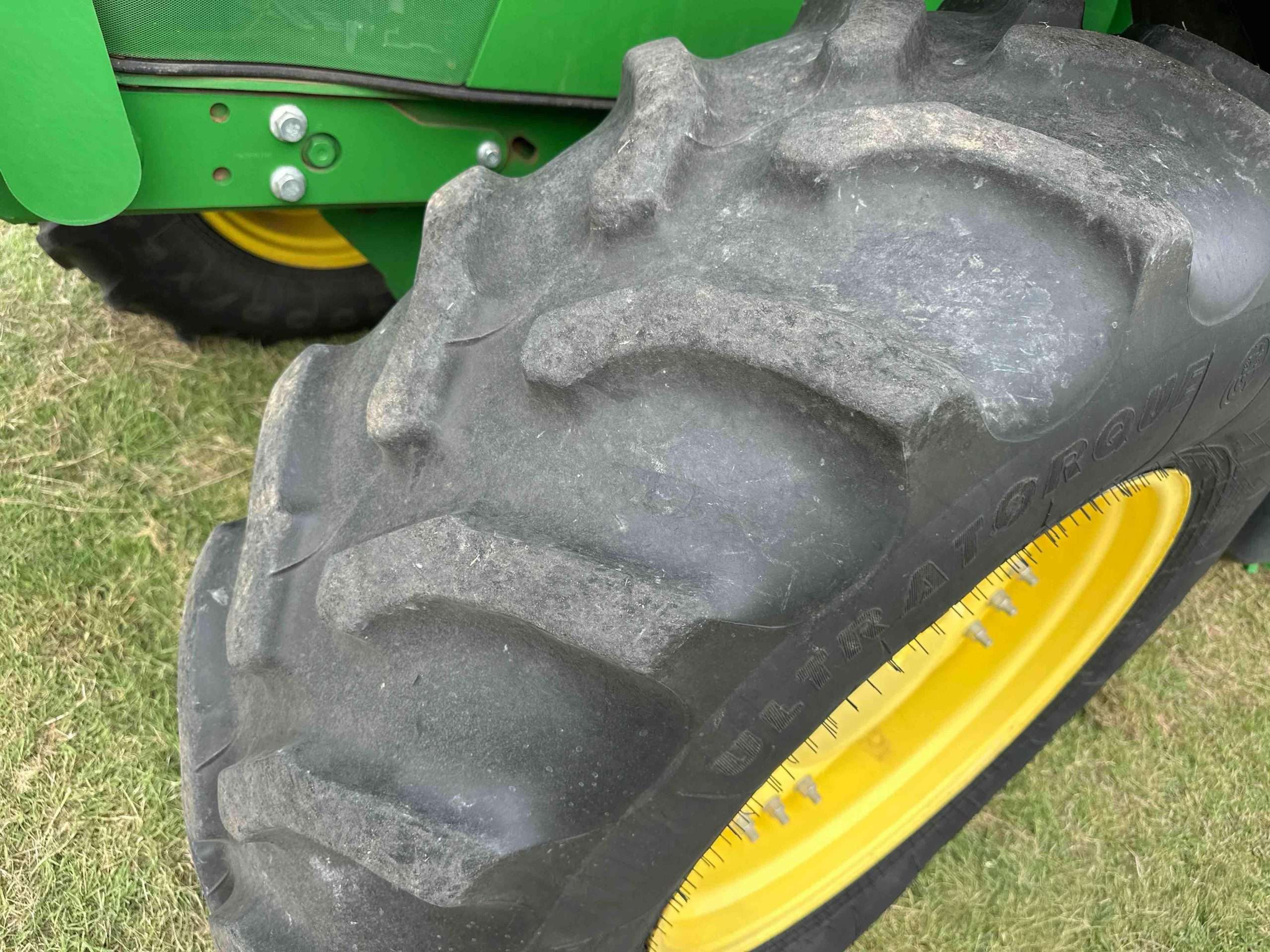 
								2017 John Deere 6155R MFWD Tractor W/Loader full									