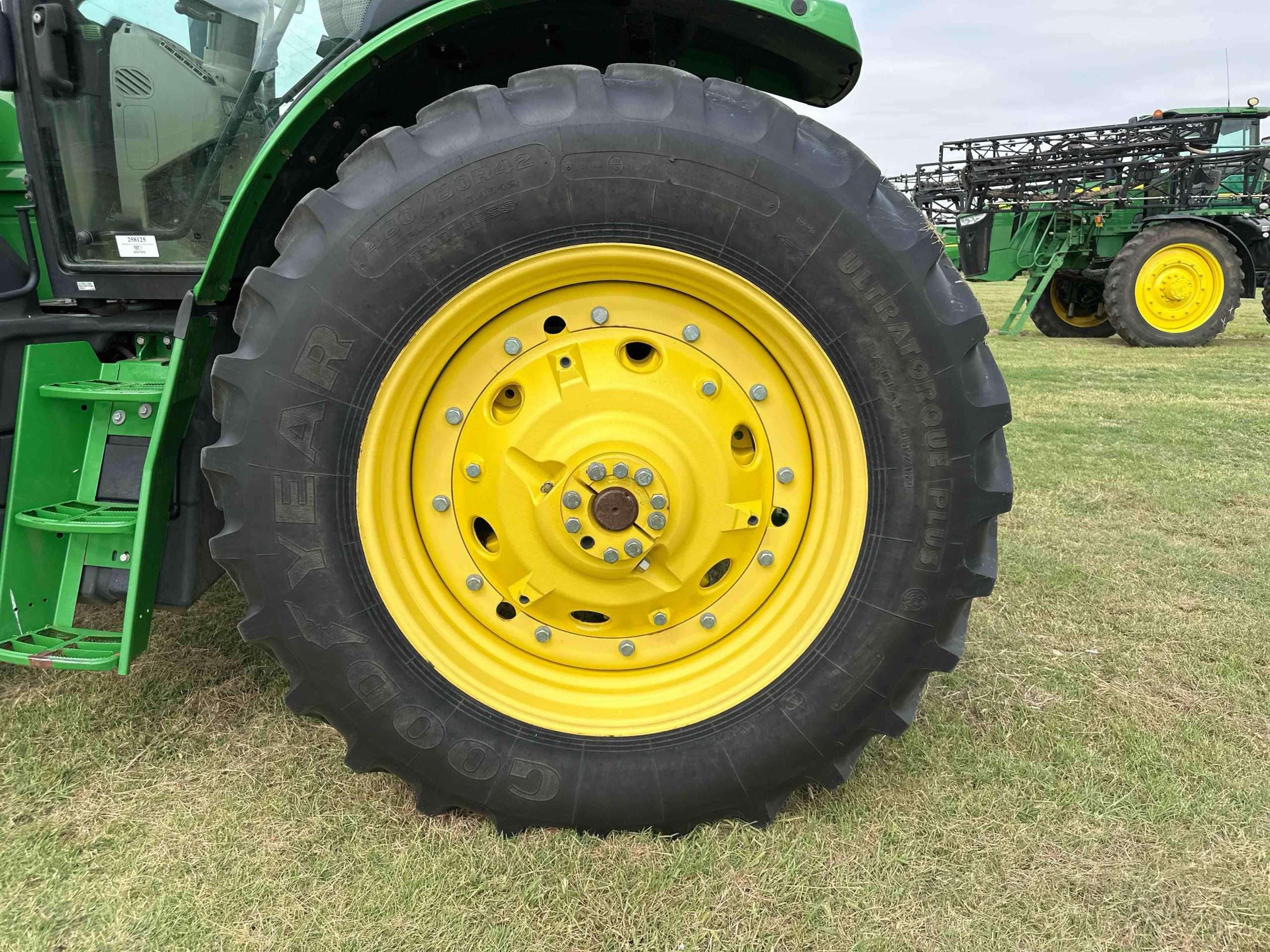 
								2017 John Deere 6155R MFWD Tractor W/Loader full									