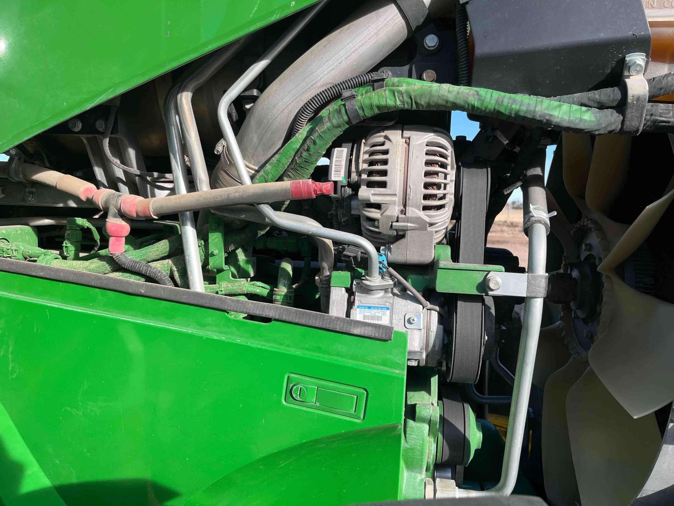 
								2015 John Deere 7210R MFWD Tractor W/Grapple Loader full									