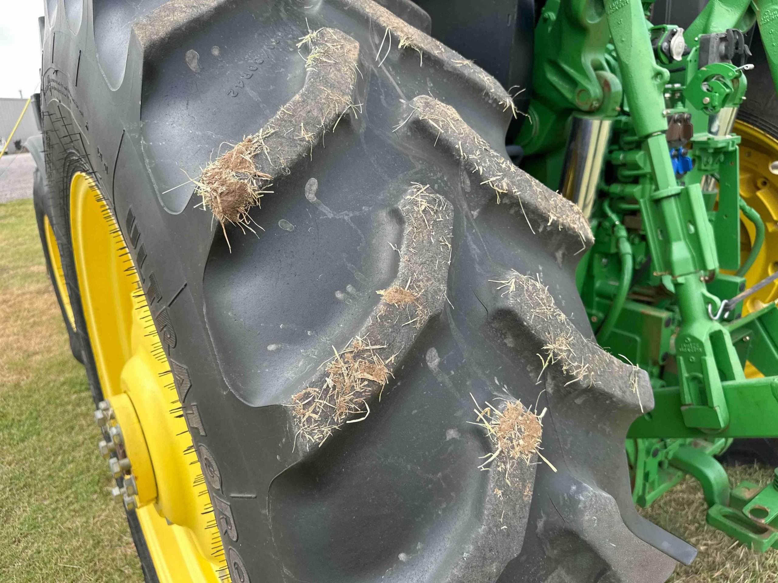 
								2017 John Deere 6155R MFWD Tractor W/Loader full									