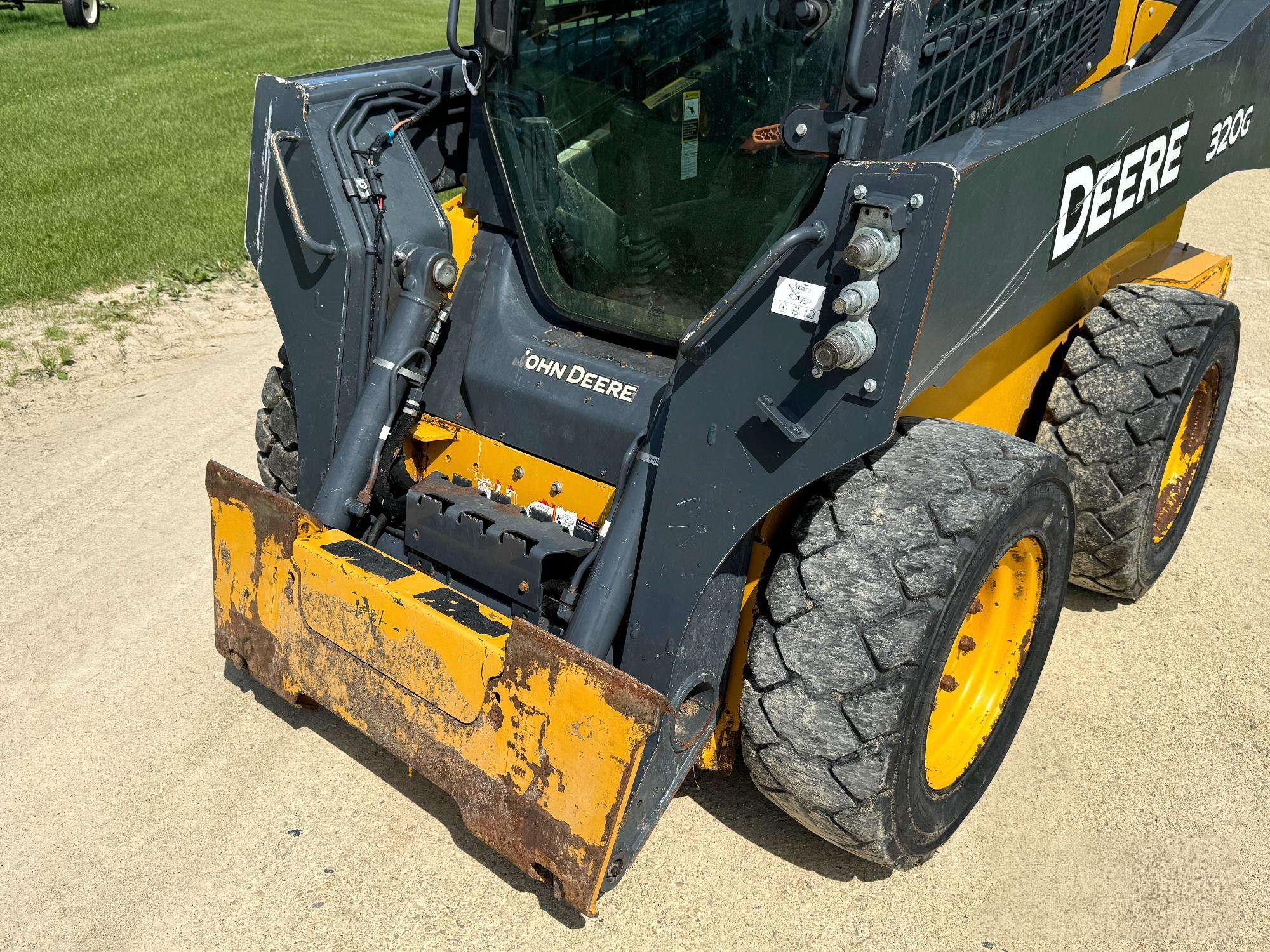 
								2019 John Deere 320G full									