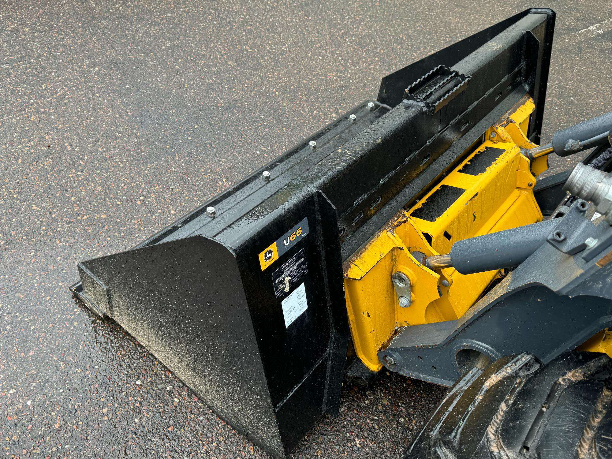 
								2022 John Deere 324G W/Bucket full									