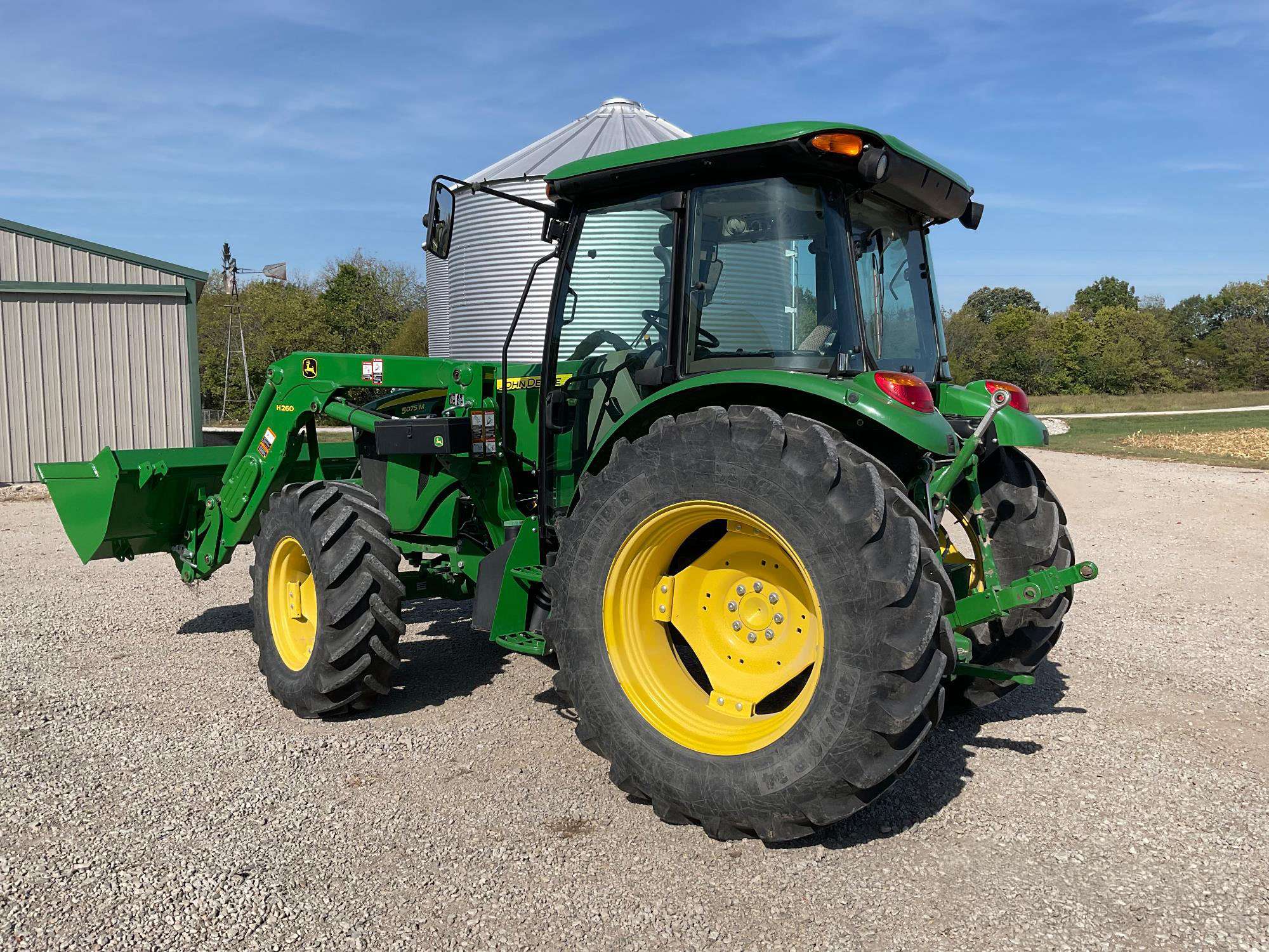 
								2015 John Deere 5075M MFWD Tractor W/Loader full									