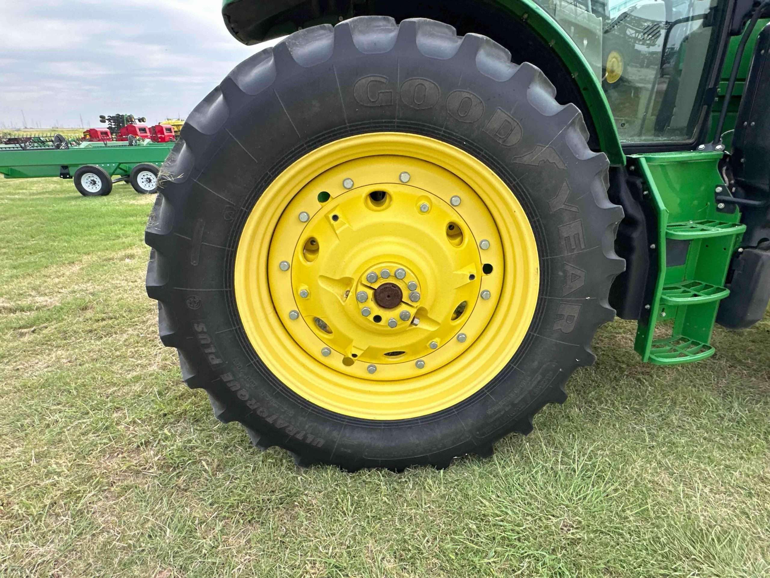 
								2017 John Deere 6155R MFWD Tractor W/Loader full									
