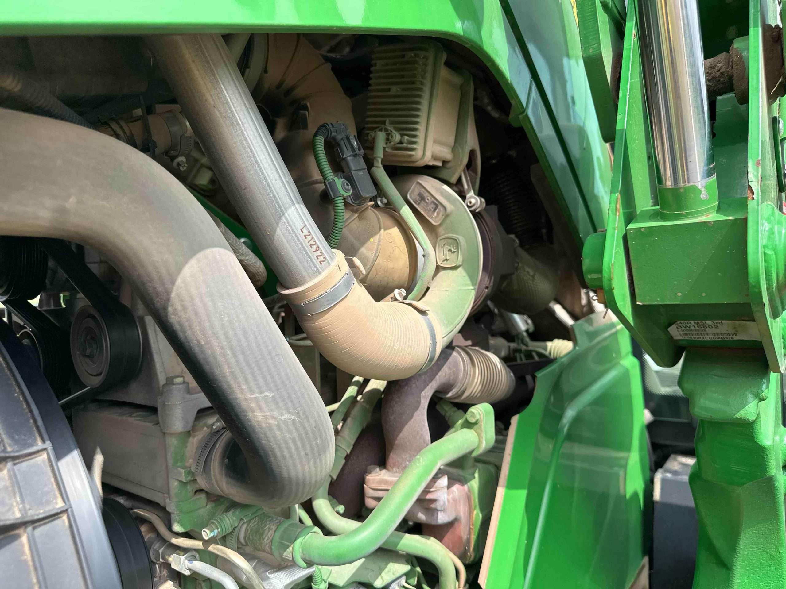 
								2017 John Deere 6155R MFWD Tractor W/Loader full									
