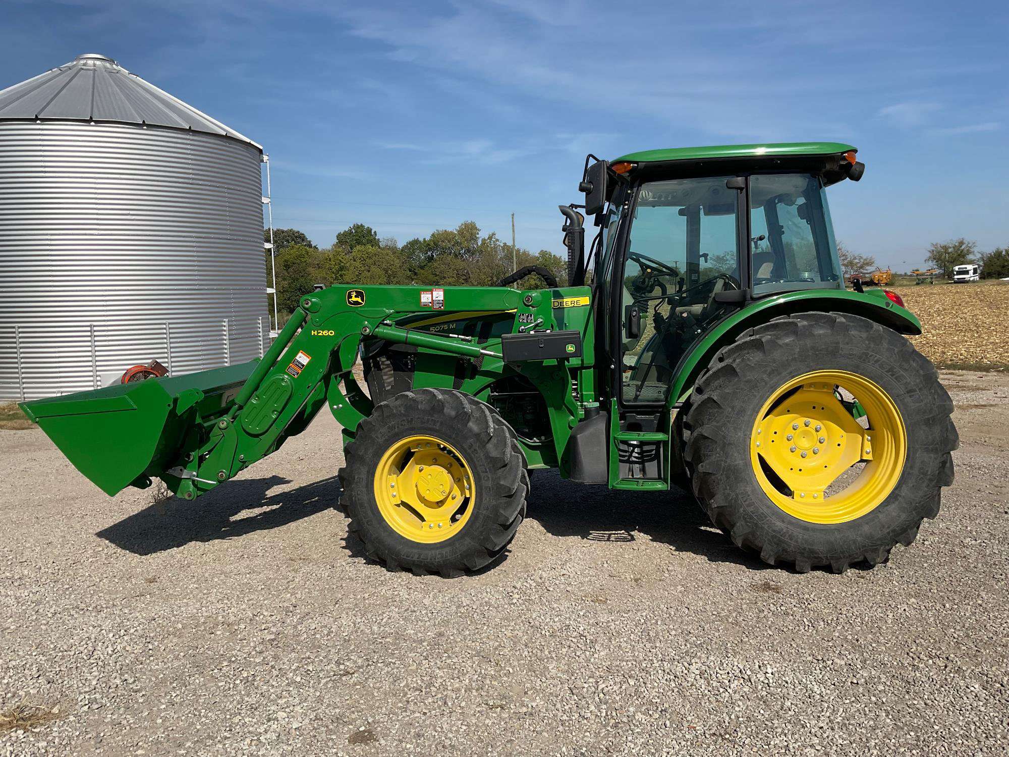 
								2015 John Deere 5075M MFWD Tractor W/Loader full									