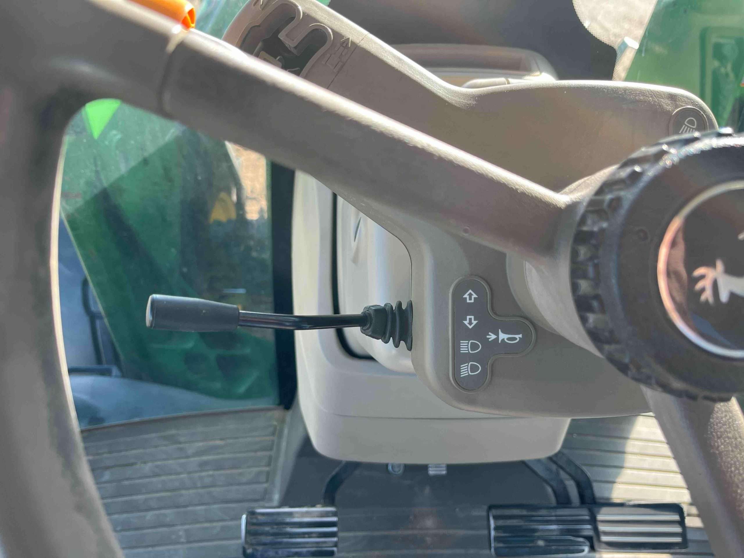 
								2015 John Deere 7210R MFWD Tractor W/Grapple Loader full									