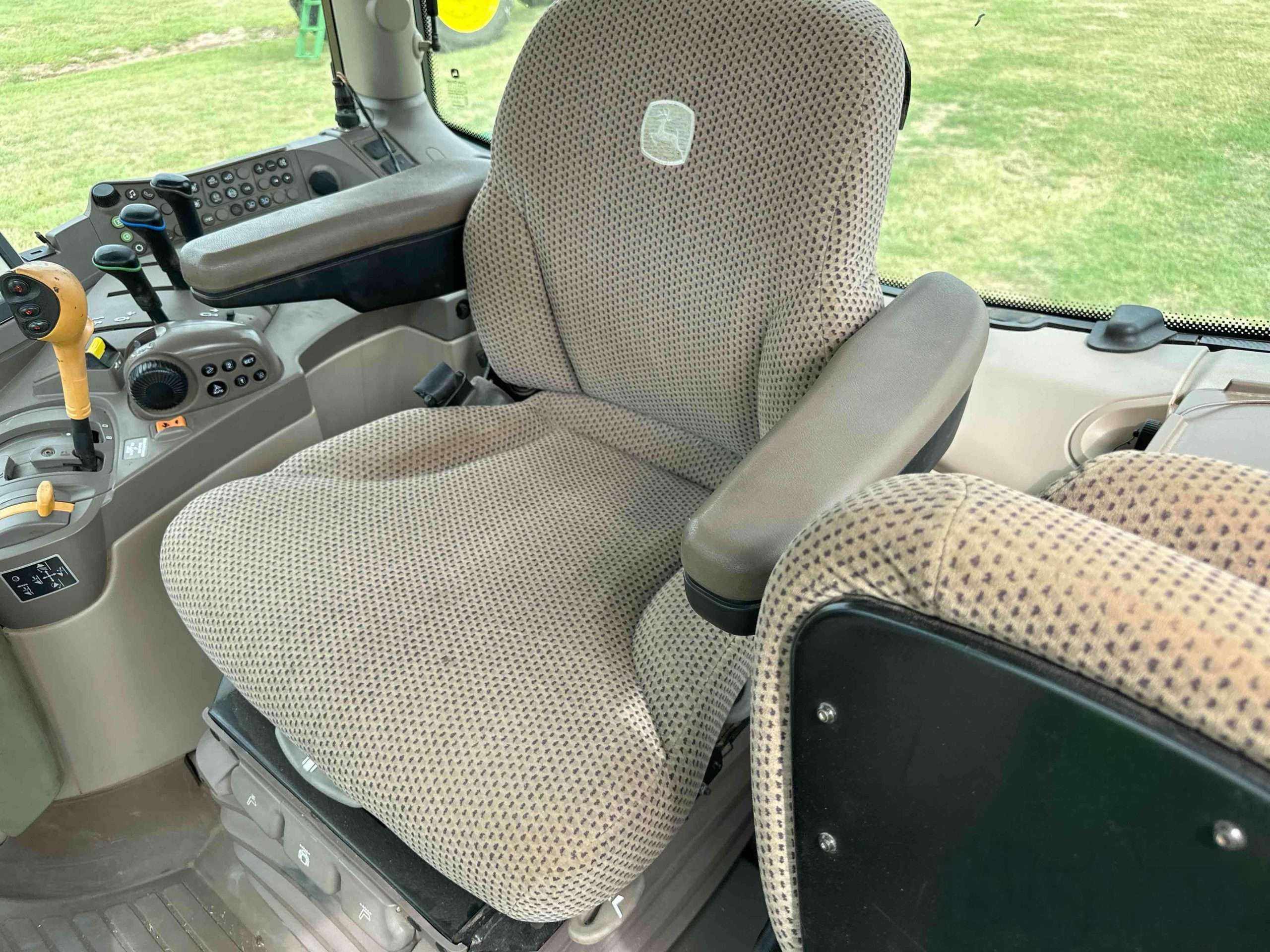 
								2017 John Deere 6155R MFWD Tractor W/Loader full									
