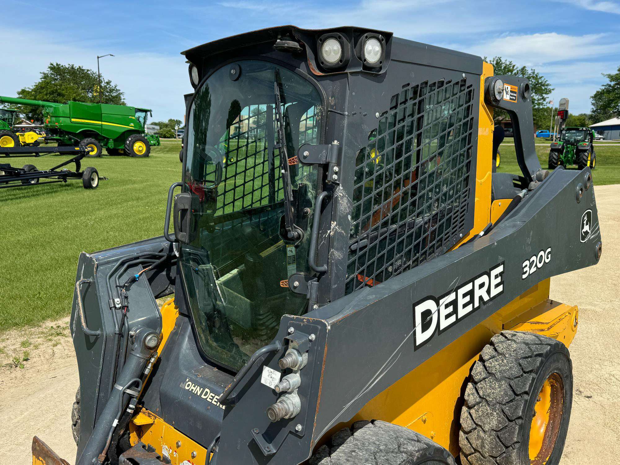 
								2019 John Deere 320G full									