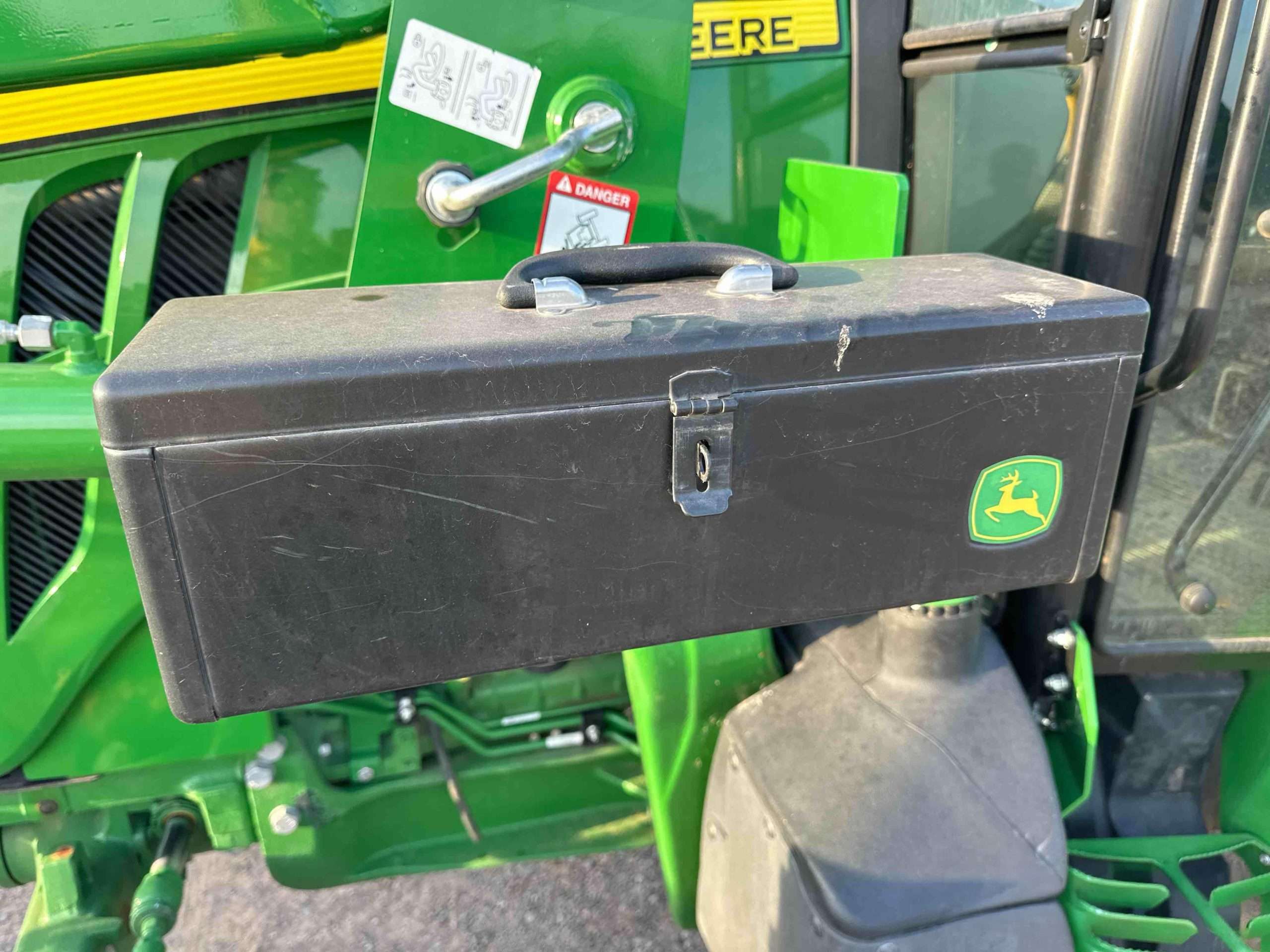 
								2021 John Deere 5090M MFWD Tractor W/Loader full									
