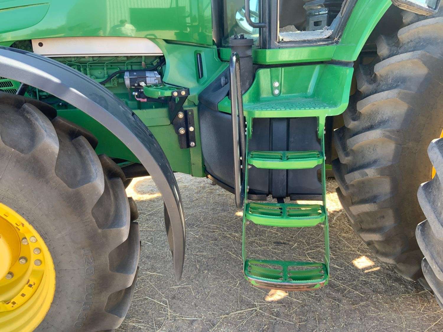 
								2011 John Deere 7830 MFWD Tractor full									