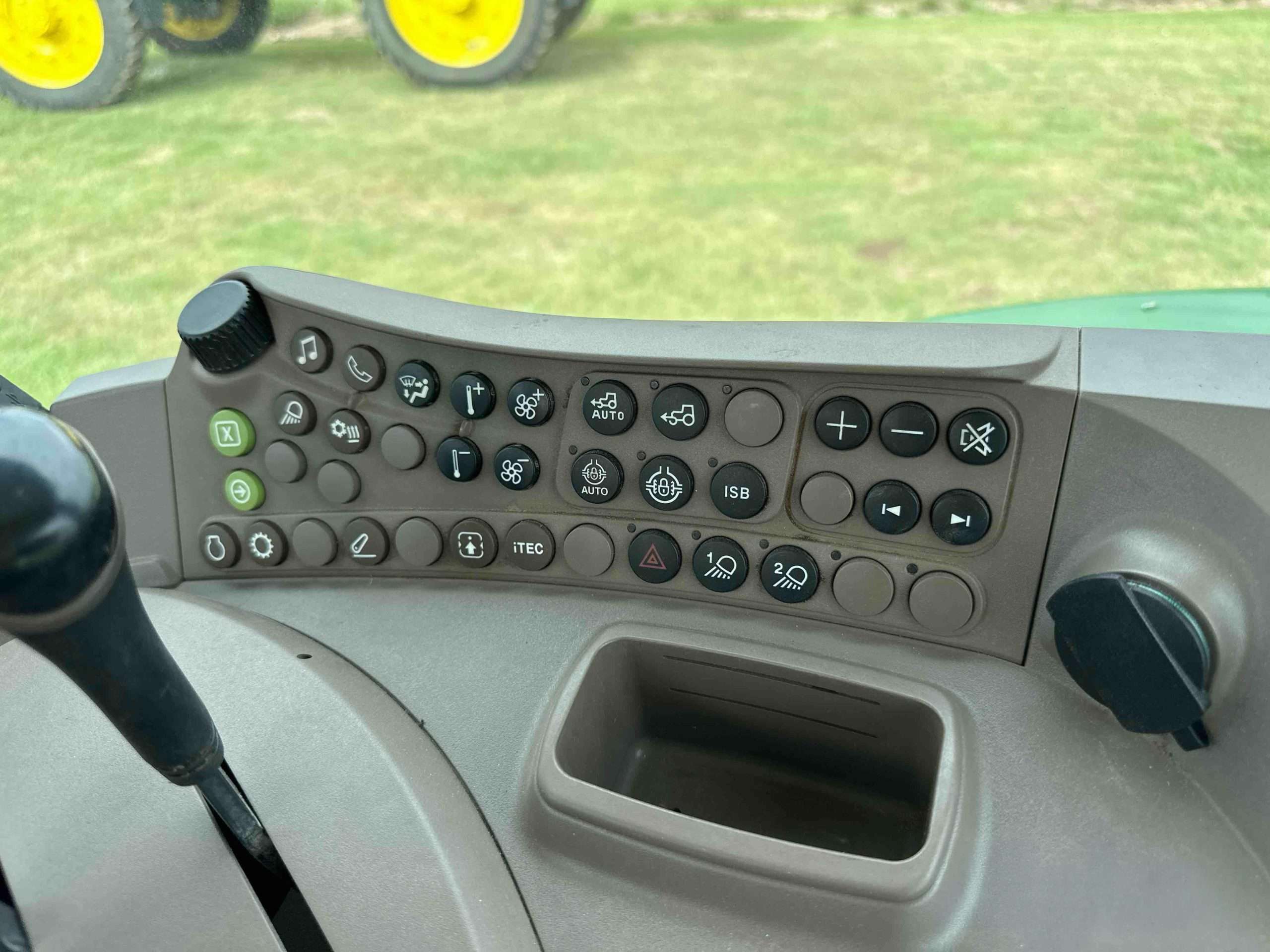 
								2017 John Deere 6155R MFWD Tractor W/Loader full									