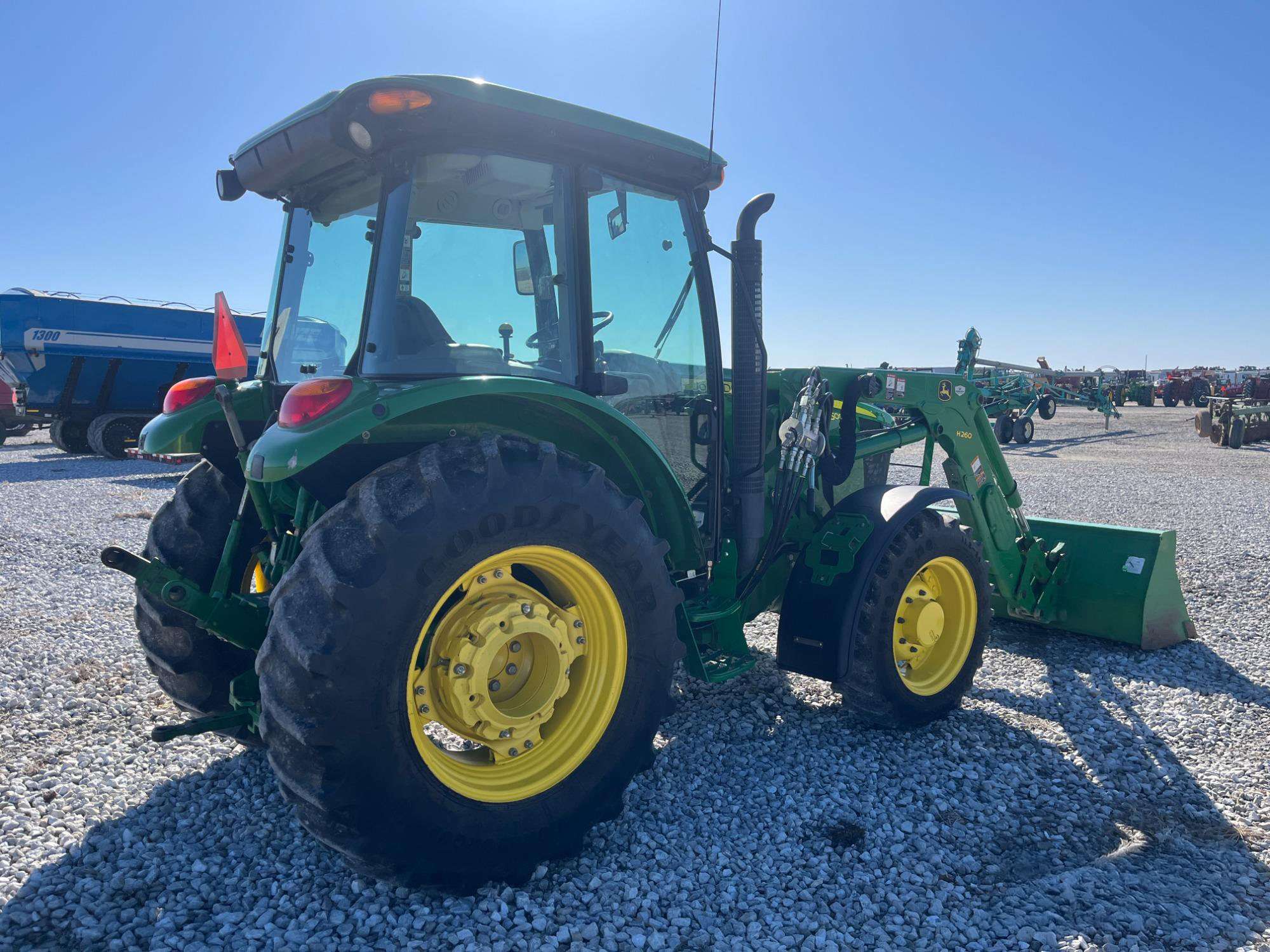 
								2013 John Deere 5085M full									