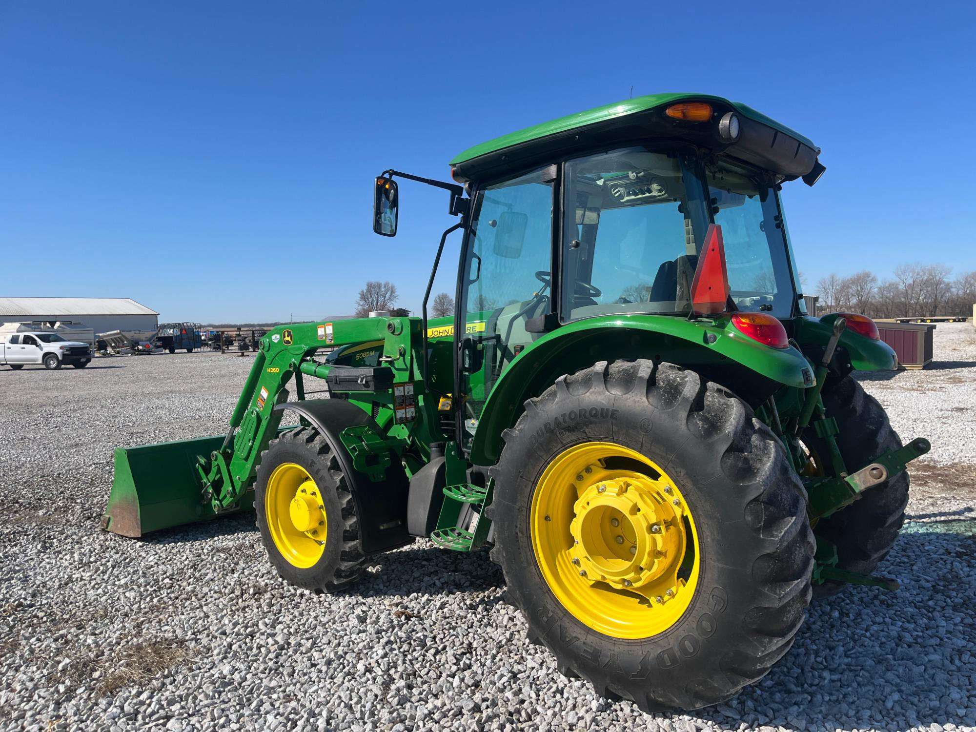 
								2013 John Deere 5085M full									