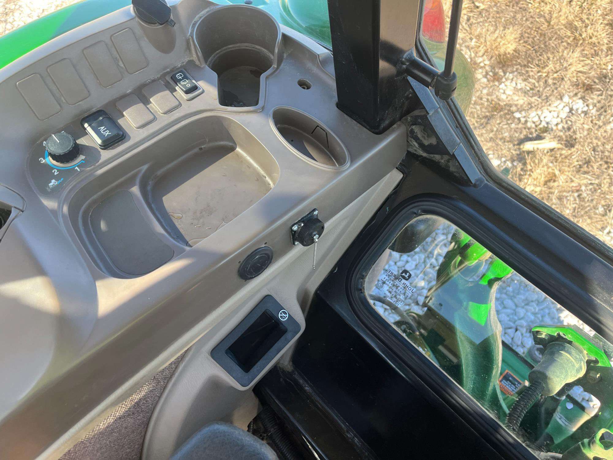 
								2013 John Deere 5085M full									