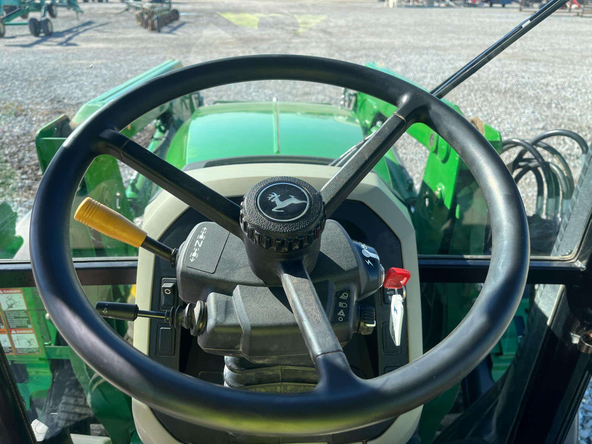 
								2013 John Deere 5085M full									
