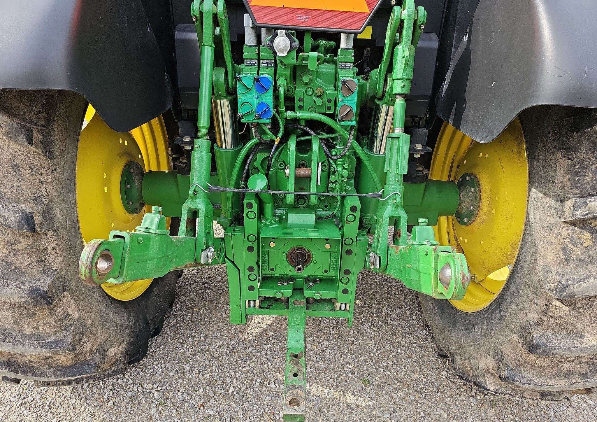 
								2014 John Deere 6115M full									
