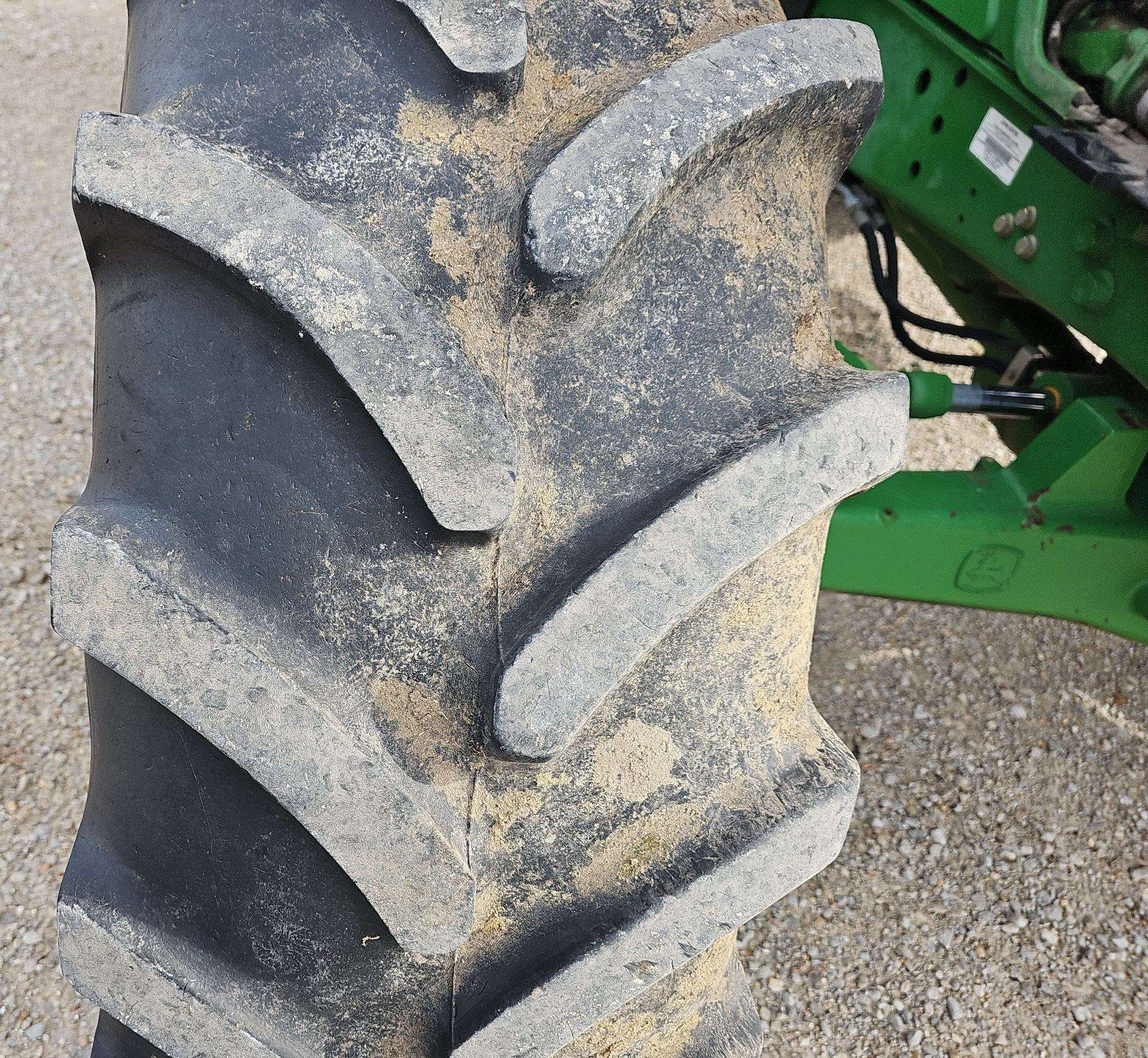 
								2014 John Deere 6115M full									