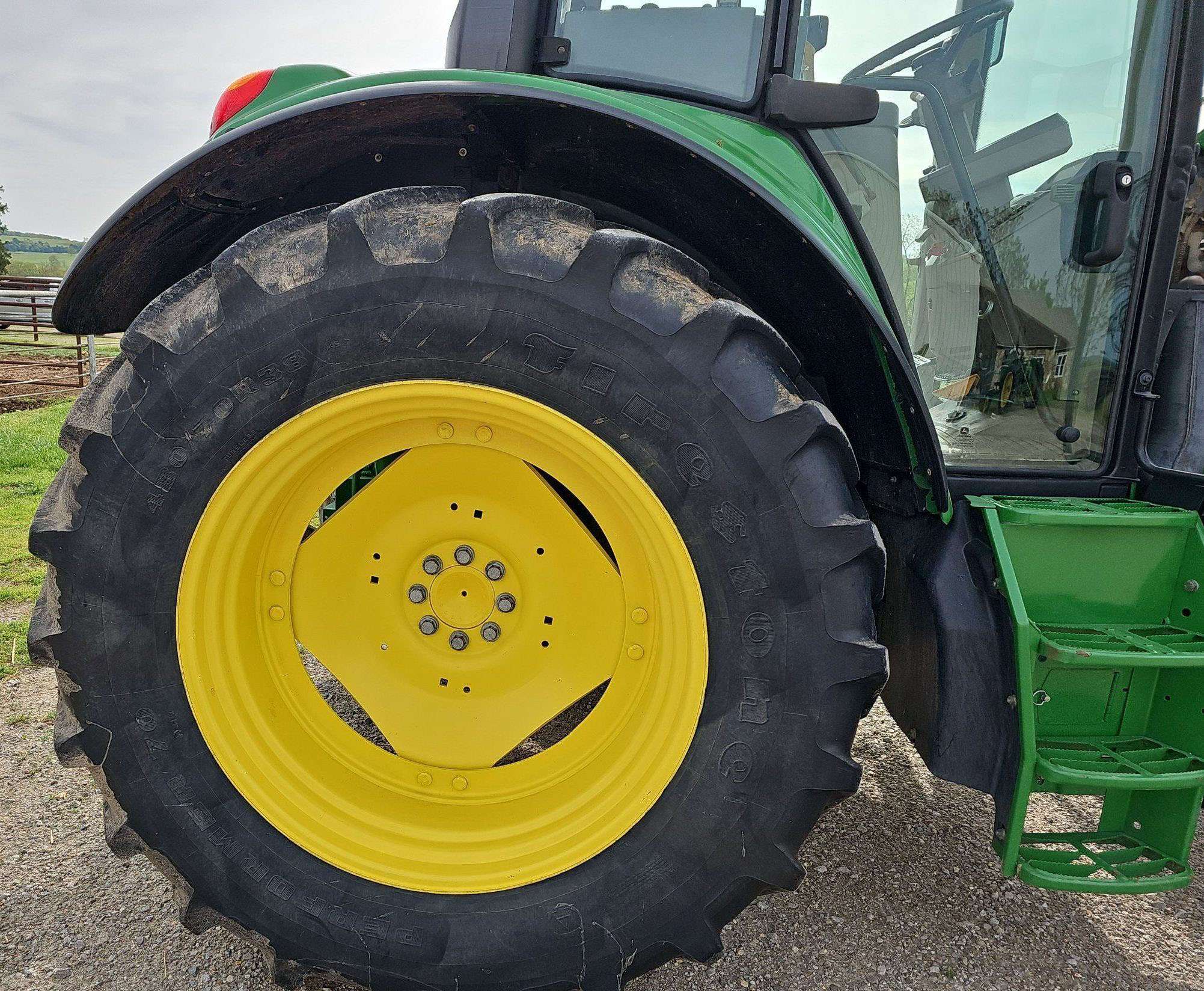 
								2014 John Deere 6115M full									