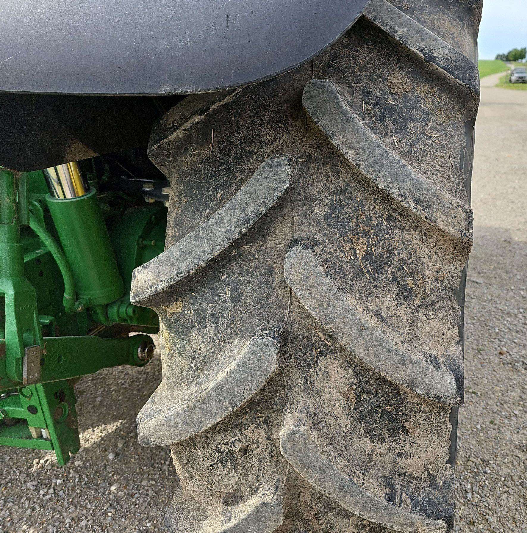 
								2014 John Deere 6115M full									