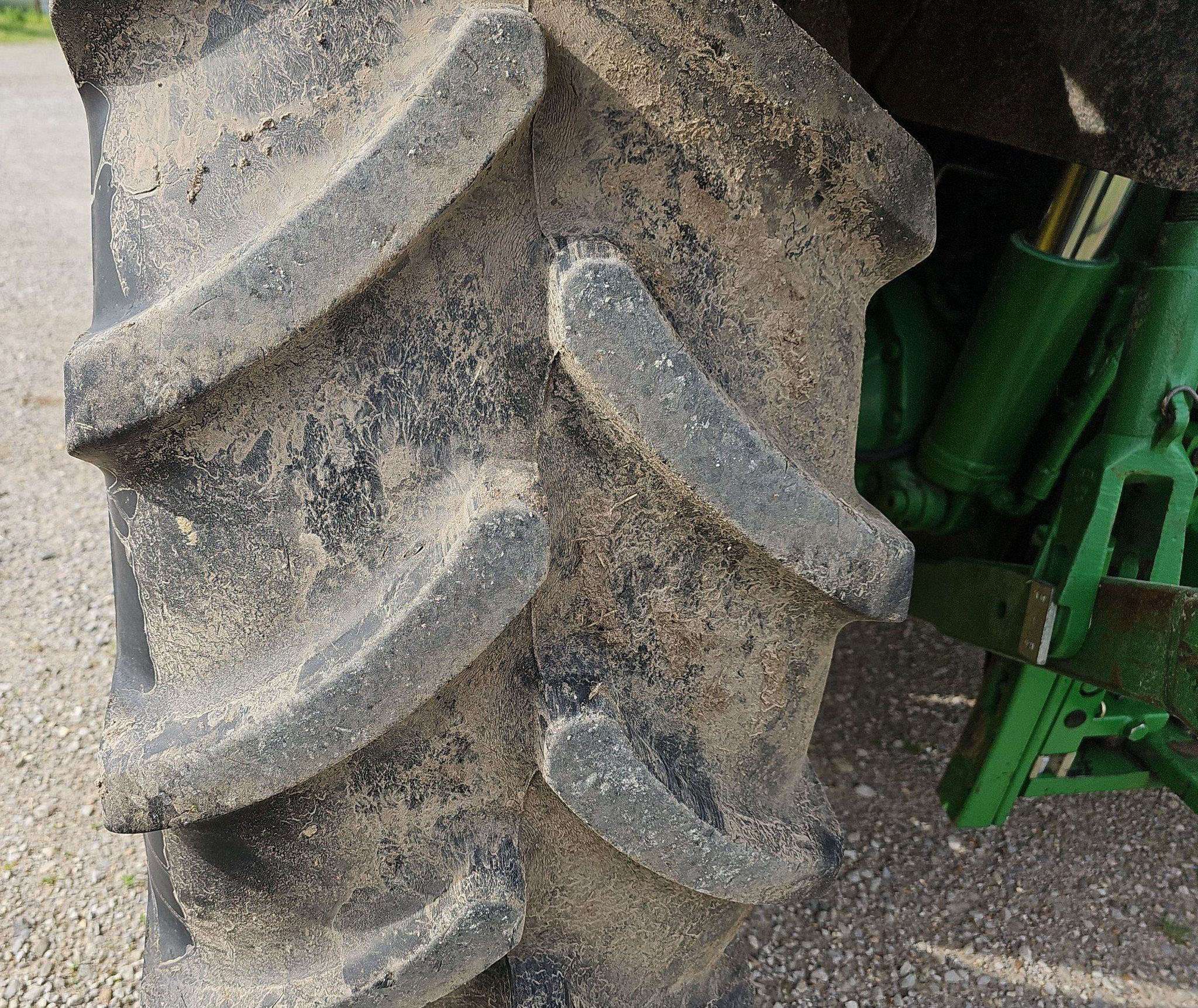 
								2014 John Deere 6115M full									